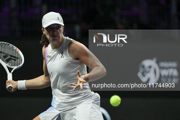 RIYADH, SAUDI ARABIA - NOVEMBER 05: Iga Swiatek of Poland during her match against Coco Gauff of USA, on day 4 of the 2024 WTA Finals, part...