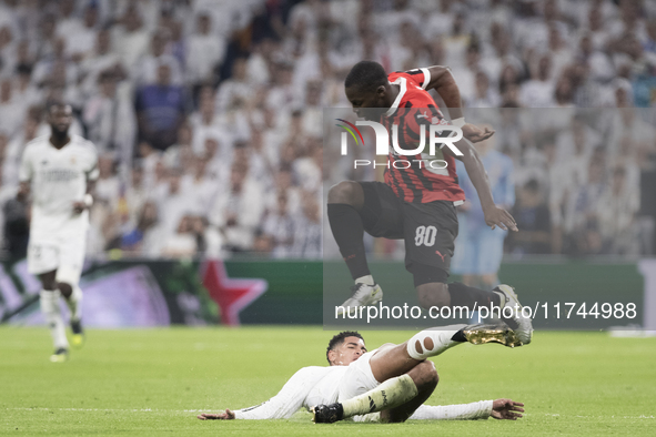 Jude Bellingham of Real Madrid and Yunus Musah of AC Milan fight for the ball during the UEFA Champions League 2024/25 match between Real Ma...