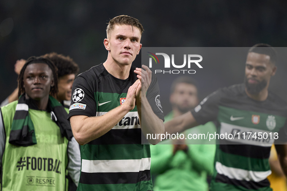 Viktor Gyokeres of Sporting CP shows appreciation to the fans after the UEFA Champions League match between Sporting CP and Manchester City...