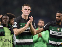 Viktor Gyokeres of Sporting CP shows appreciation to the fans after the UEFA Champions League match between Sporting CP and Manchester City...