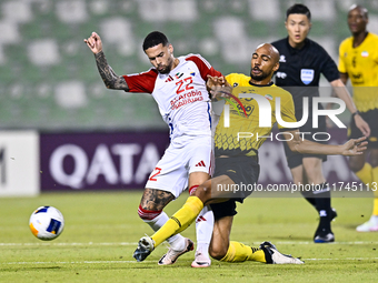 Steven Nzonzi (R) of Sepahan SC battles for the ball with Marcus Vinicius of Sharjah FC during the AFC Champions League Group A football mat...