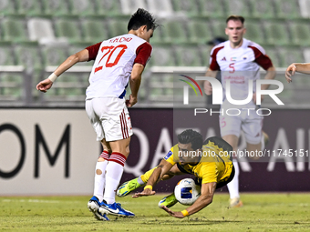 Saleh Hardani of Sepahan SC battles for the ball with Cho Yumin of Sharjah FC during the AFC Champions League Group A football match between...