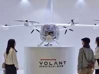 Visitors learn about the Volant Air VE25 electric vertical take-off and landing (VTOL) aircraft at the 7th CIIE in Shanghai, China, on Novem...