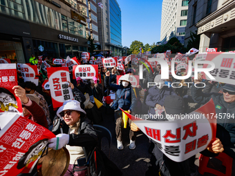 Hundreds of party members and supporters hold a protest demanding the resignation of leader Han Dong-hoon, alleging he takes an independent...