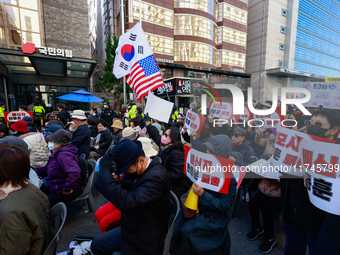 Hundreds of party members and supporters hold a protest demanding the resignation of leader Han Dong-hoon, alleging he takes an independent...