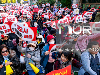 Hundreds of party members and supporters hold a protest demanding the resignation of leader Han Dong-hoon, alleging he takes an independent...