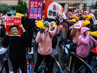 Hundreds of party members and supporters hold a protest demanding the resignation of leader Han Dong-hoon, alleging he takes an independent...