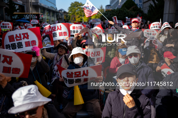 Hundreds of party members and supporters hold a protest demanding the resignation of leader Han Dong-hoon, alleging he takes an independent...