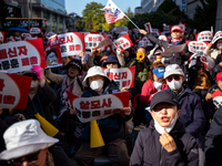 Hundreds of party members and supporters hold a protest demanding the resignation of leader Han Dong-hoon, alleging he takes an independent...