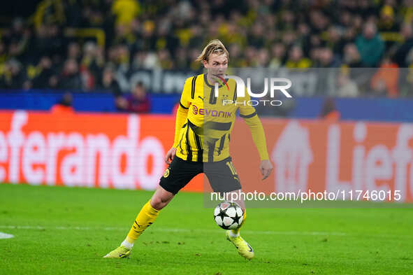 Julian Brandt of Borussia Dortmund  controls the ball during the Champions League Round 4 match between Borussia Dortmund v SK Sturm Graz at...