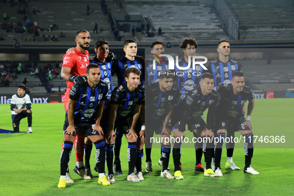 Queretaro players pose before the match corresponding to round 16 of the Apertura 2024 tournament of the Liga BBVA MX, between the Pumas de...