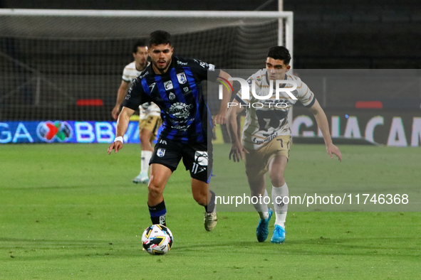 Rodrigo Lopez #7 of Pumas de la UNAM and Alan Medina #11 of Queretaro fight for the ball during the match corresponding to round 16 of the A...