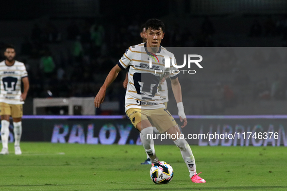 Jorge Ruvalcaba #17 of Pumas de la UNAM dribbles the ball during the match corresponding to round 16 of the Apertura 2024 tournament of the...