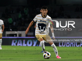 Jorge Ruvalcaba #17 of Pumas de la UNAM dribbles the ball during the match corresponding to round 16 of the Apertura 2024 tournament of the...