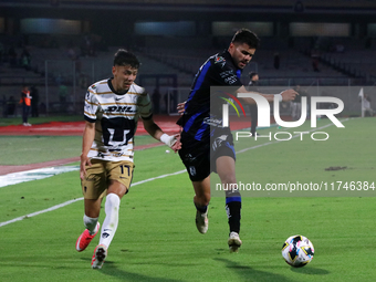 Jorge Ruvalcaba #17 of Pumas de la UNAM and Alan Medina #11 of Queretaro fight for the ball during the match corresponding to round 16 of th...