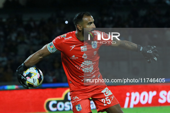 Goalkeeper Guillermo Allison #25 of Queretaro controls the ball during the match corresponding to round 16 of the Apertura 2024 tournament o...