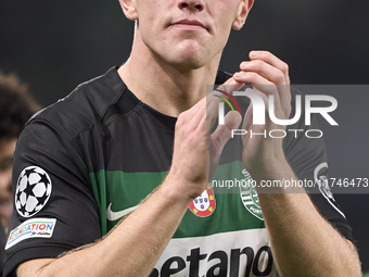 Viktor Gyokeres of Sporting CP shows appreciation to the fans after the UEFA Champions League match between Sporting CP and Manchester City...