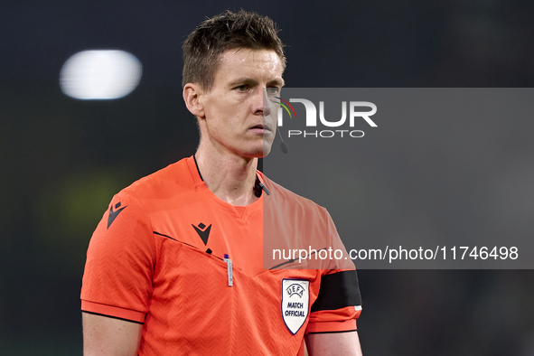 Referee Daniel Siebert looks on during the UEFA Champions League match between Sporting CP and Manchester City at Jose Alvalade Stadium in L...