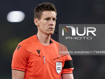 Referee Daniel Siebert looks on during the UEFA Champions League match between Sporting CP and Manchester City at Jose Alvalade Stadium in L...