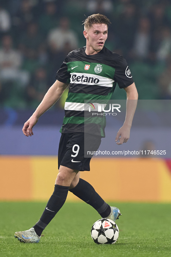 Viktor Gyokeres of Sporting CP plays during the UEFA Champions League match between Sporting CP and Manchester City at Jose Alvalade Stadium...