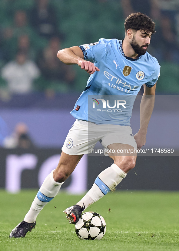 Josko Gvardiol of Manchester City plays during the UEFA Champions League match between Sporting CP and Manchester City at Jose Alvalade Stad...