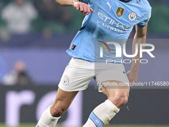 Josko Gvardiol of Manchester City plays during the UEFA Champions League match between Sporting CP and Manchester City at Jose Alvalade Stad...