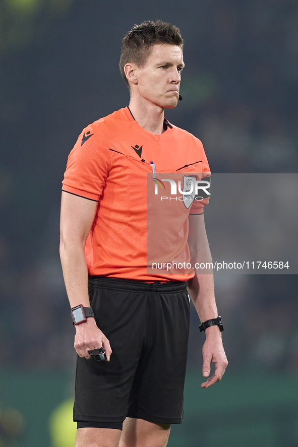 Referee Daniel Siebert reacts during the UEFA Champions League match between Sporting CP and Manchester City at Jose Alvalade Stadium in Lis...