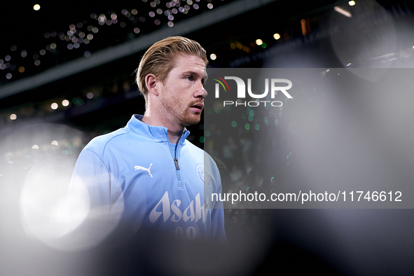 Kevin De Bruyne of Manchester City looks on before the UEFA Champions League match between Sporting CP and Manchester City at Jose Alvalade...