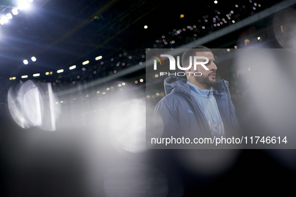 Kyle Walker of Manchester City looks on before the UEFA Champions League match between Sporting CP and Manchester City at Jose Alvalade Stad...