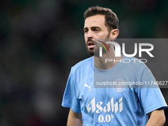 Bernardo Silva of Manchester City warms up before the UEFA Champions League match between Sporting CP and Manchester City at Jose Alvalade S...