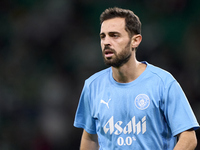 Bernardo Silva of Manchester City warms up before the UEFA Champions League match between Sporting CP and Manchester City at Jose Alvalade S...