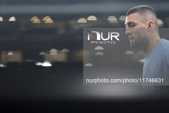 Mateo Kovacic of Manchester City warms up before the UEFA Champions League match between Sporting CP and Manchester City at Jose Alvalade St...