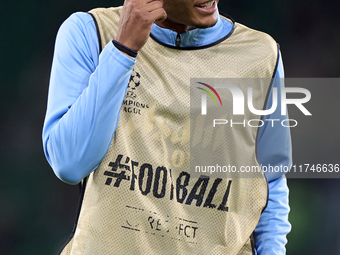 Manuel Akanji of Manchester City warms up before the UEFA Champions League match between Sporting CP and Manchester City at Jose Alvalade St...