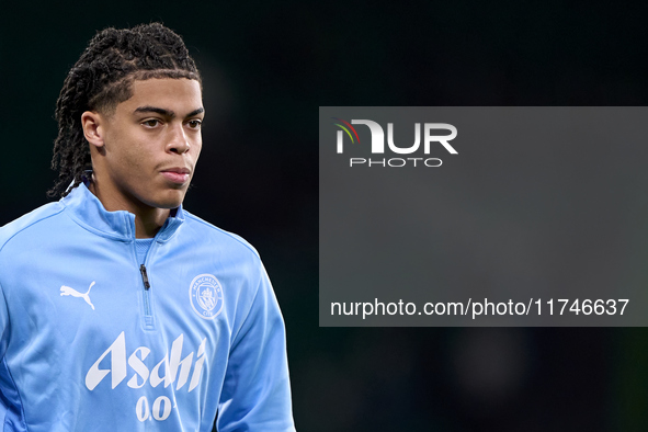 Jahmai Simpson-Pusey of Manchester City warms up before the UEFA Champions League match between Sporting CP and Manchester City at Jose Alva...