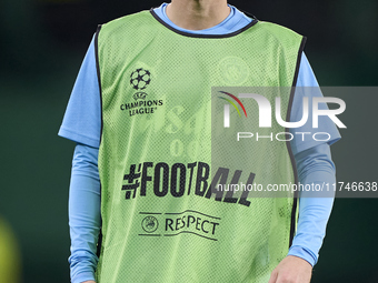 Bernardo Silva of Manchester City warms up before the UEFA Champions League match between Sporting CP and Manchester City at Jose Alvalade S...