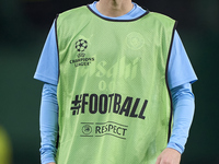 Bernardo Silva of Manchester City warms up before the UEFA Champions League match between Sporting CP and Manchester City at Jose Alvalade S...