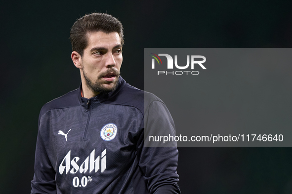 Stefan Ortega of Manchester City warms up before the UEFA Champions League match between Sporting CP and Manchester City at Jose Alvalade St...