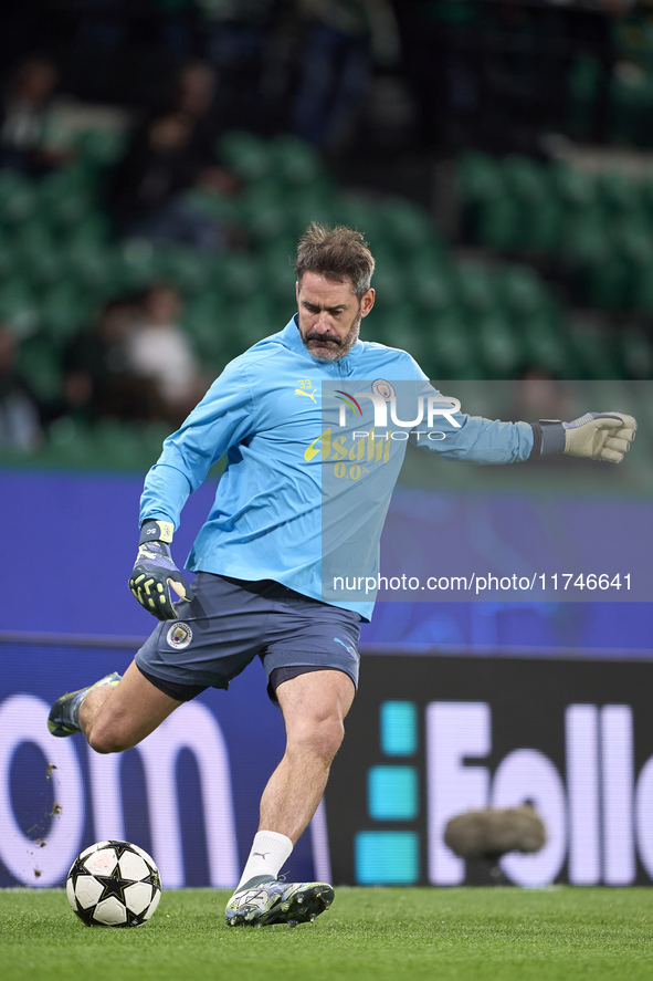 Scott Carson of Manchester City warms up before the UEFA Champions League match between Sporting CP and Manchester City at Jose Alvalade Sta...