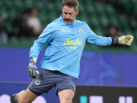 Scott Carson of Manchester City warms up before the UEFA Champions League match between Sporting CP and Manchester City at Jose Alvalade Sta...