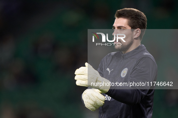 Stefan Ortega of Manchester City warms up before the UEFA Champions League match between Sporting CP and Manchester City at Jose Alvalade St...