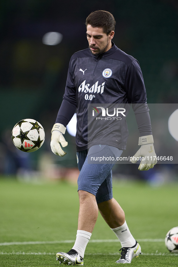 Stefan Ortega of Manchester City warms up before the UEFA Champions League match between Sporting CP and Manchester City at Jose Alvalade St...