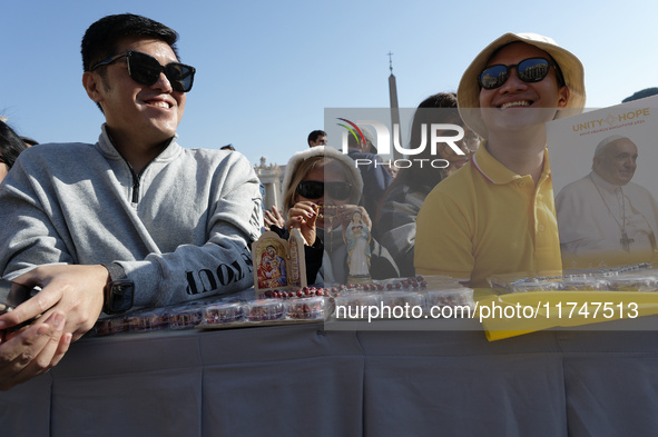 A group of faithful shows rosaries and an image of the Virgin Lady during the general audience of Pope Francis in St. Peter's Square, at the...