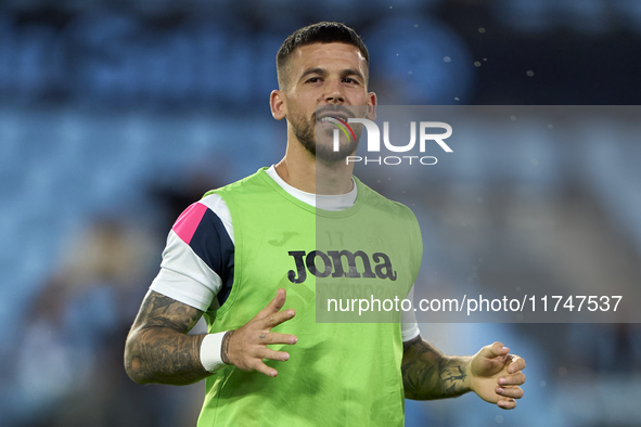 Carles Perez of Getafe CF warms up before the La Liga EA Sports match between RC Celta de Vigo and Getafe CF at Estadio Abanca Balaidos in V...