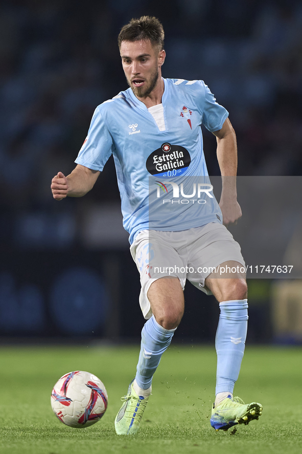 Oscar Mingueza of RC Celta de Vigo plays during the La Liga EA Sports match between RC Celta de Vigo and Getafe CF at Estadio Abanca Balaido...