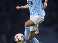 Oscar Mingueza of RC Celta de Vigo controls the ball during the La Liga EA Sports match between RC Celta de Vigo and Getafe CF at Estadio Ab...