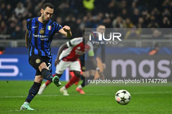 Hakan Calhanoglu of F.C. Inter scores the goal for 1-0 during the UEFA Champions League 2024/25 League Phase MD4 match between F.C. Inter an...