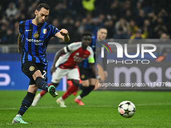 Hakan Calhanoglu of F.C. Inter scores the goal for 1-0 during the UEFA Champions League 2024/25 League Phase MD4 match between F.C. Inter an...