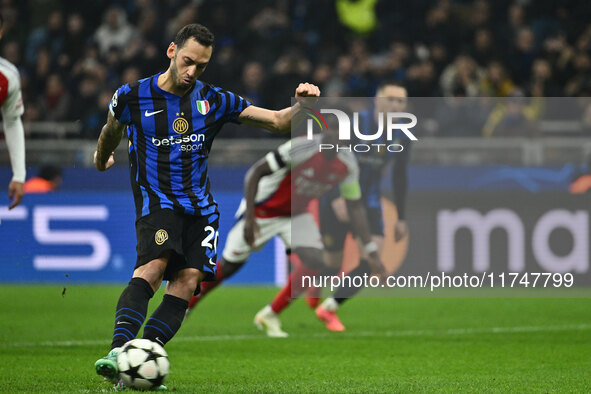 Hakan Calhanoglu of F.C. Inter scores the goal for 1-0 during the UEFA Champions League 2024/25 League Phase MD4 match between F.C. Inter an...