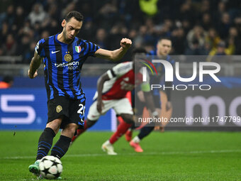 Hakan Calhanoglu of F.C. Inter scores the goal for 1-0 during the UEFA Champions League 2024/25 League Phase MD4 match between F.C. Inter an...