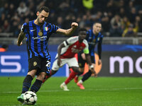 Hakan Calhanoglu of F.C. Inter scores the goal for 1-0 during the UEFA Champions League 2024/25 League Phase MD4 match between F.C. Inter an...